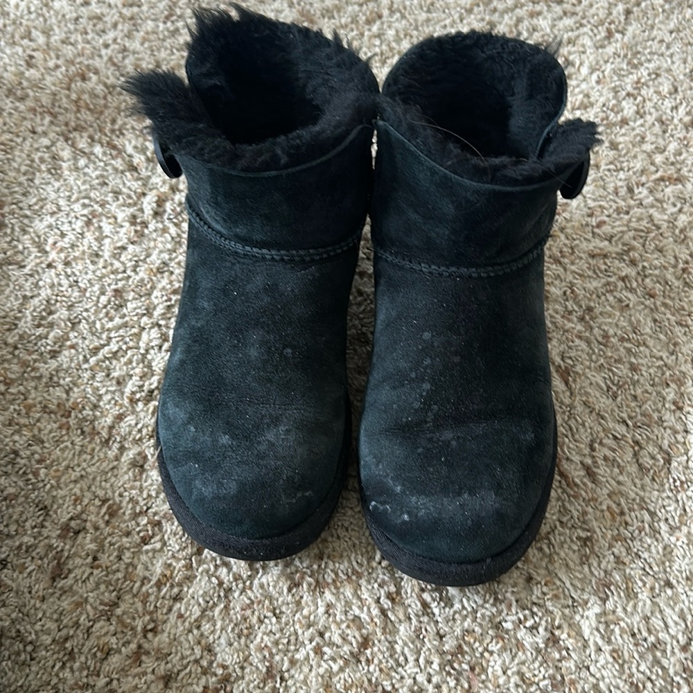 Black size 7 Ugg boots